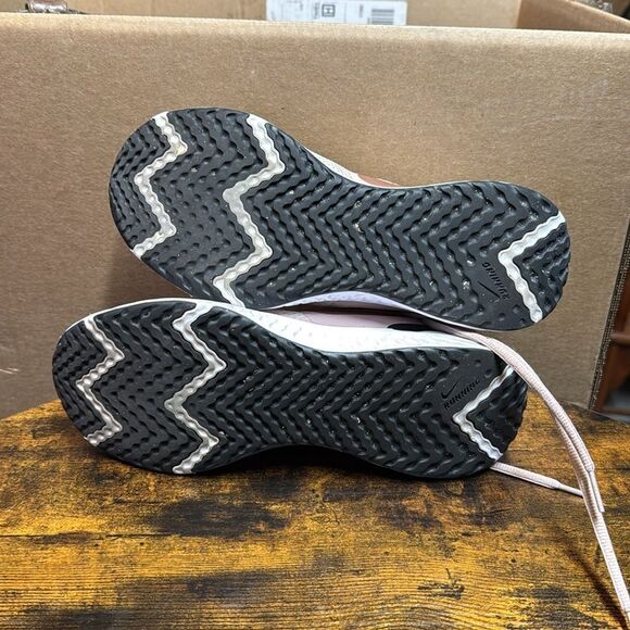 Nike Revolution 5 Barely Rose Running Sneakers BQ3207-600 Women's Size US 8 - Picture 7 of 9